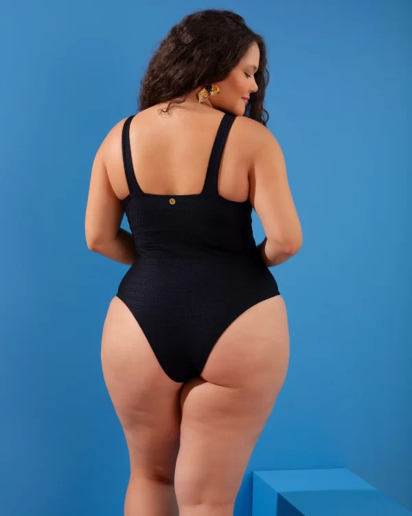 Maiô plus size com acabamento premium e costura reforçada