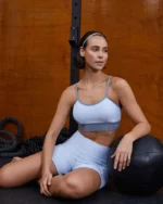 Conjunto Bianca fitness feminino azul claro com top e short em Wish