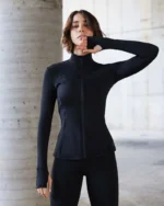 Conjunto Charlotte fitness feminino preto com calça e casaco em Fitmax New