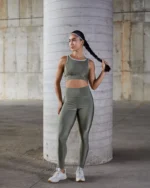 Conjunto Calça Renata fitness feminino verde com top e calça em Trilobal